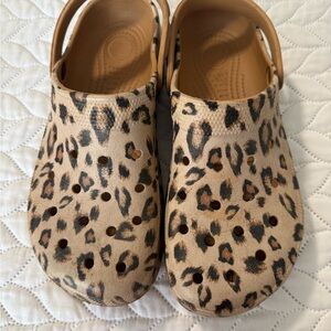 CROCS Leopard Print Tan Brown Clogs
